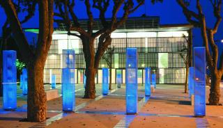 Les colonnes rayonnantes de Daniel Buren