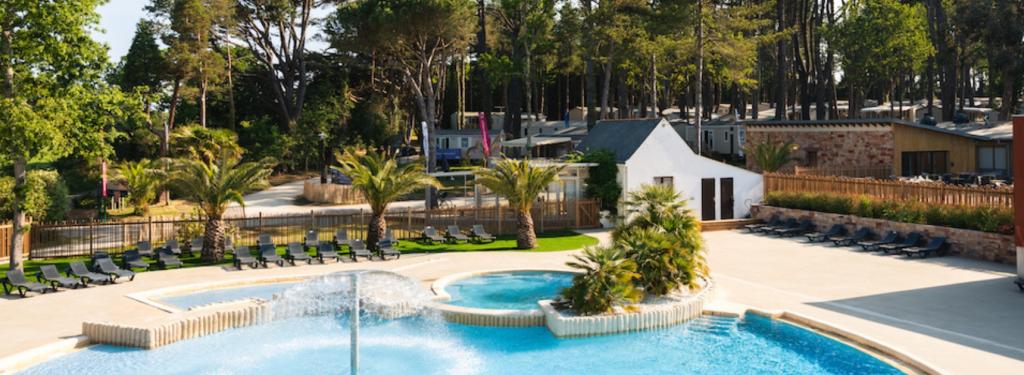 Bois de Bayadene pool camping france