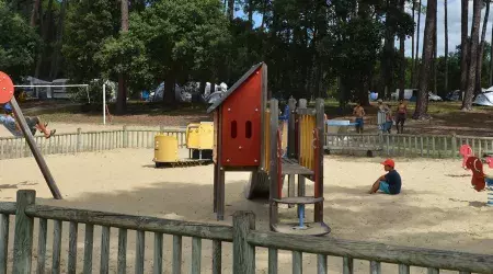 Air de jeux au camping de Mimizan Lac