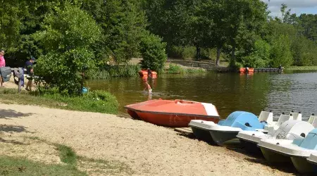 Pédalos au camping de Mimizan Lac