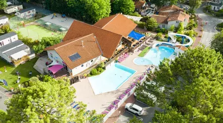 Vue aérienne piscine du Domaine de Soulac