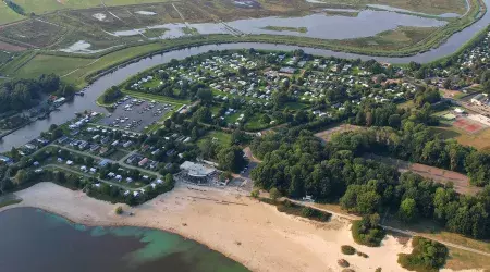 Vue aérienne du camping de Meerwijck aux Pays-Bas