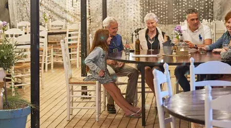 Famille au restaurant du camping de Oase